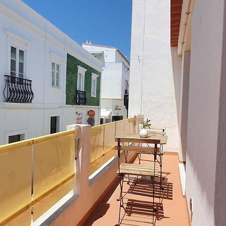 Lovelystay - Yellow Submarine House ลากอส ภายนอก รูปภาพ