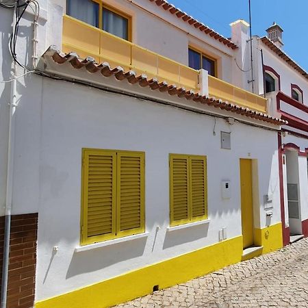 Lovelystay - Yellow Submarine House ลากอส ภายนอก รูปภาพ