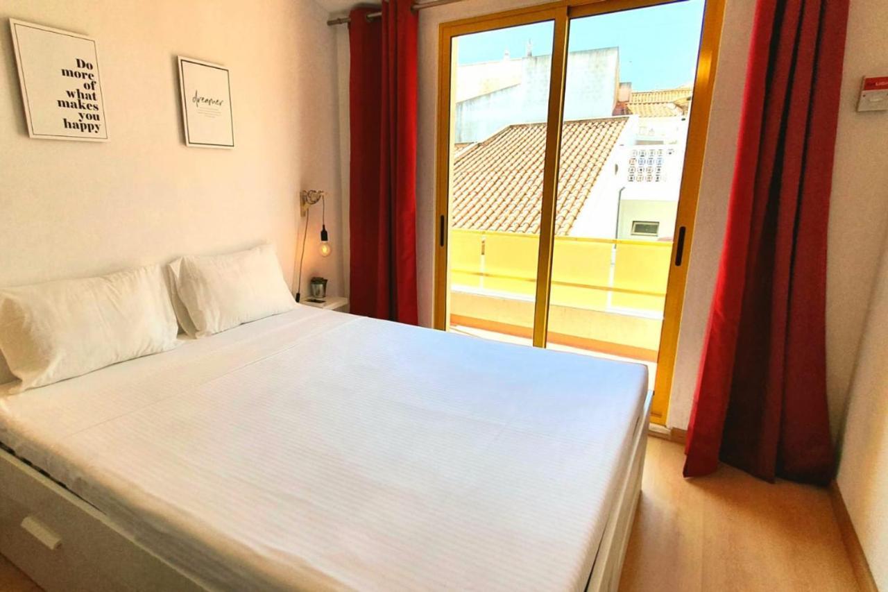 Lovelystay - Yellow Submarine House ลากอส ภายนอก รูปภาพ