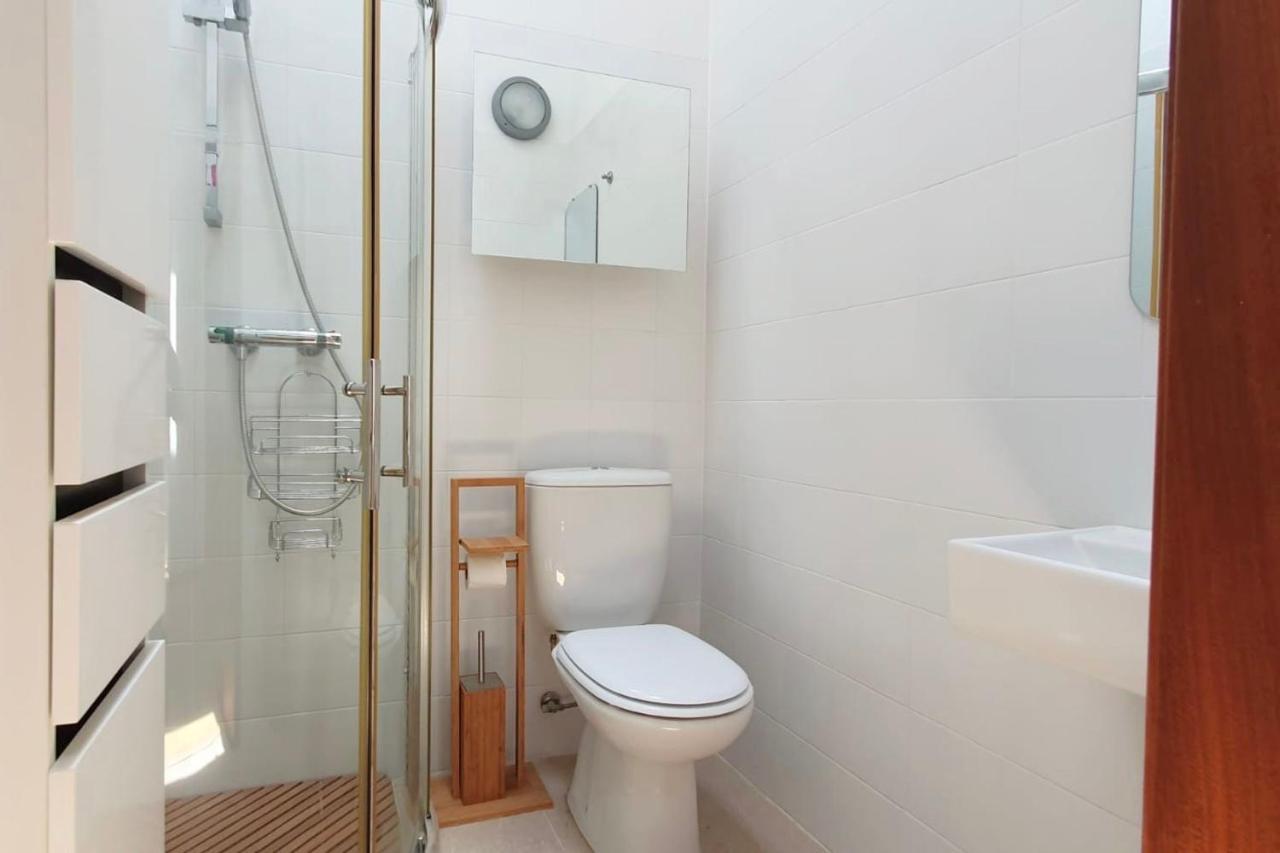 Lovelystay - Yellow Submarine House ลากอส ภายนอก รูปภาพ