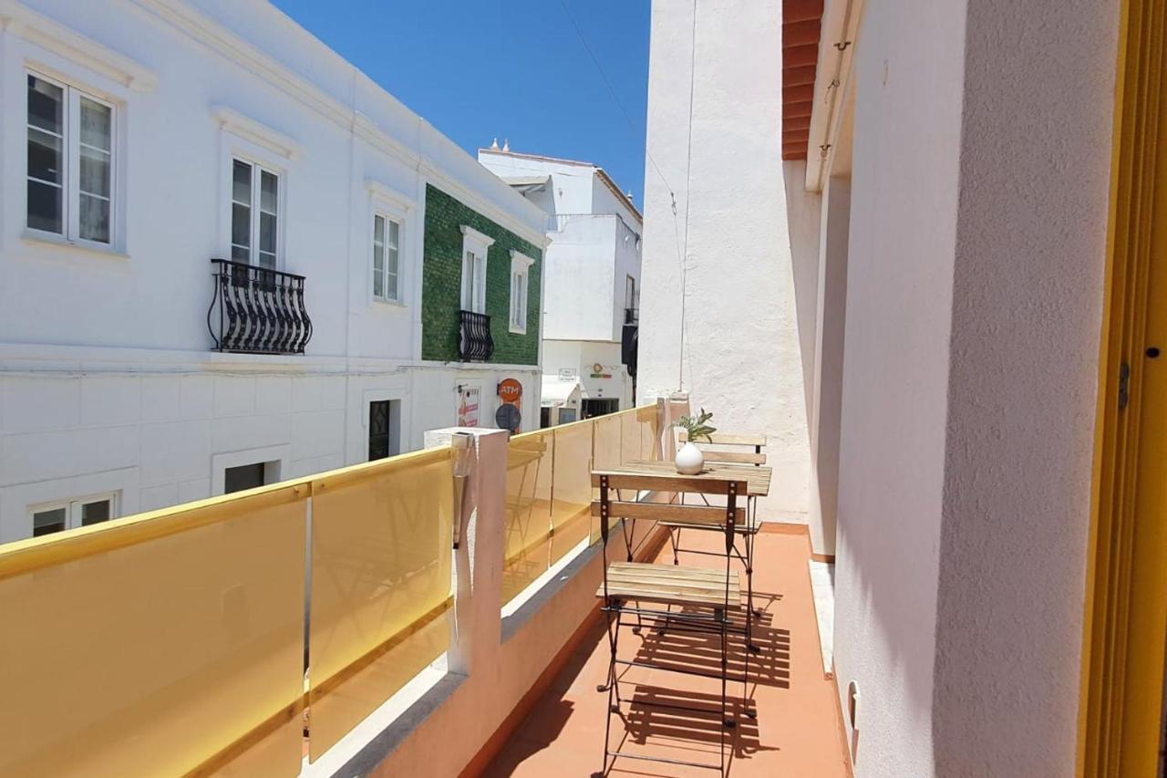 Lovelystay - Yellow Submarine House ลากอส ภายนอก รูปภาพ