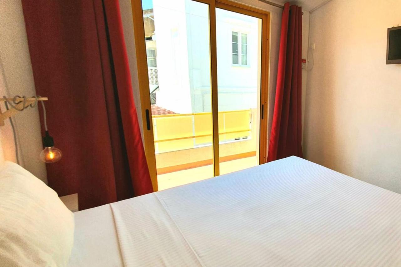 Lovelystay - Yellow Submarine House ลากอส ภายนอก รูปภาพ
