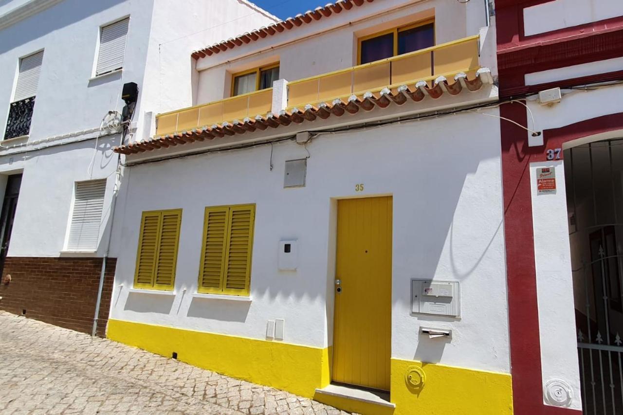 Lovelystay - Yellow Submarine House ลากอส ภายนอก รูปภาพ