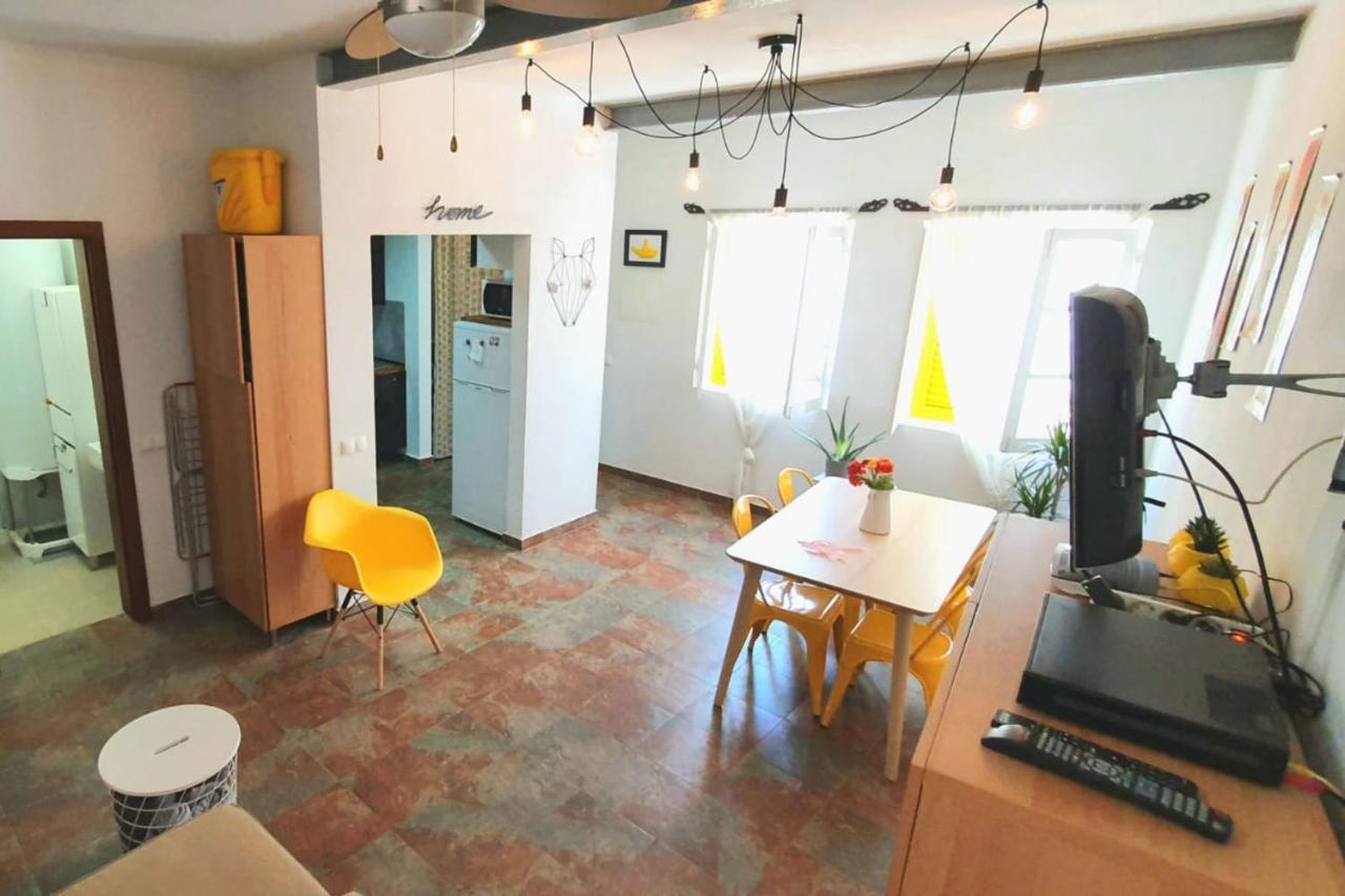 Lovelystay - Yellow Submarine House ลากอส ภายนอก รูปภาพ