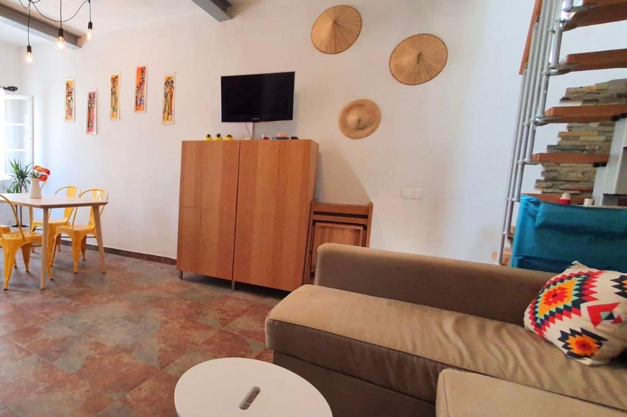 Lovelystay - Yellow Submarine House ลากอส ภายนอก รูปภาพ